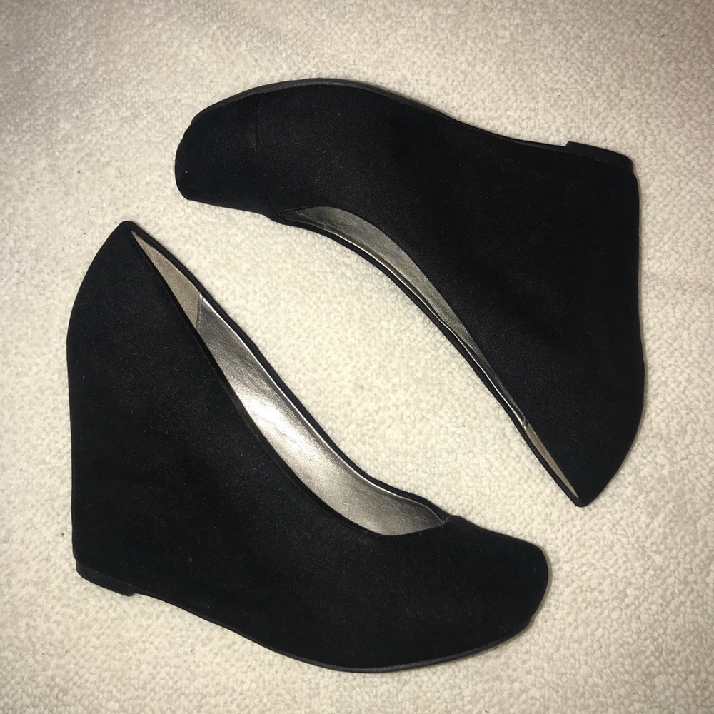 Black Wedges